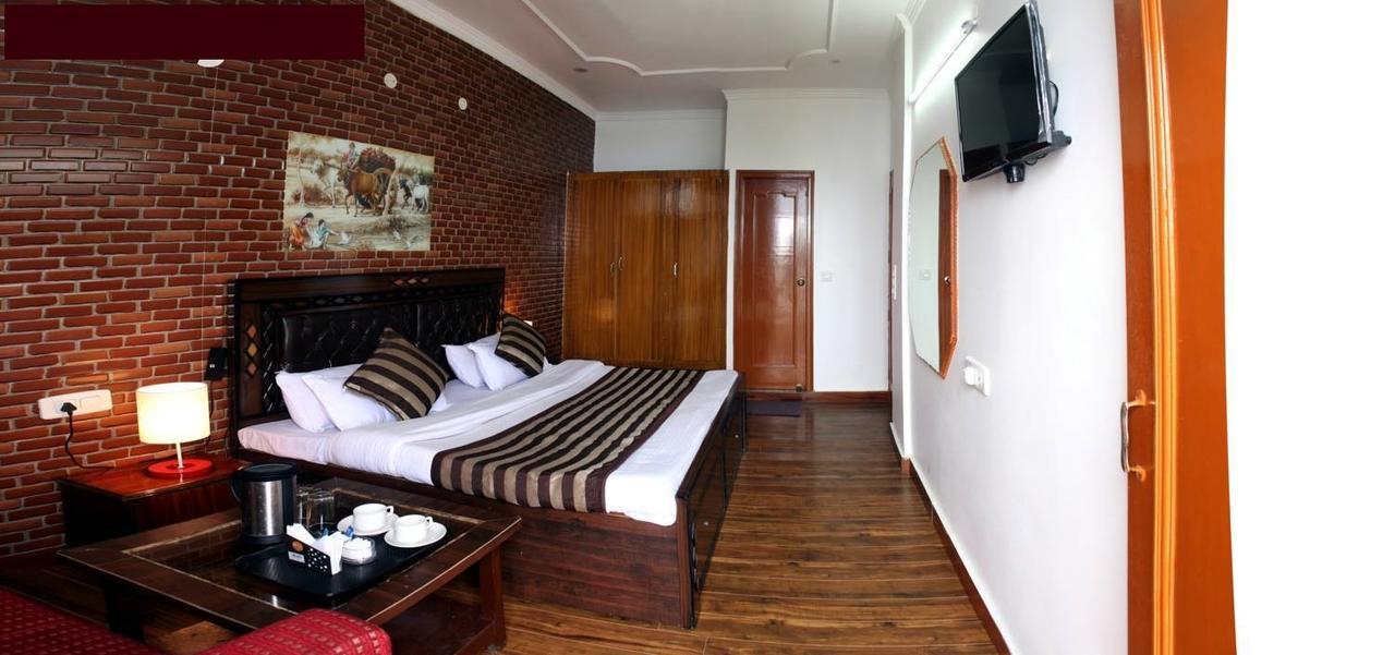 Divyansh Hotel Dharamshala Exteriör bild